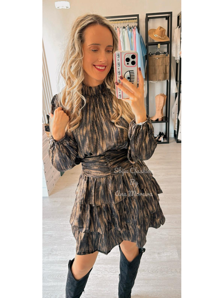 Vestido com Folhos Preto e Dourado 3