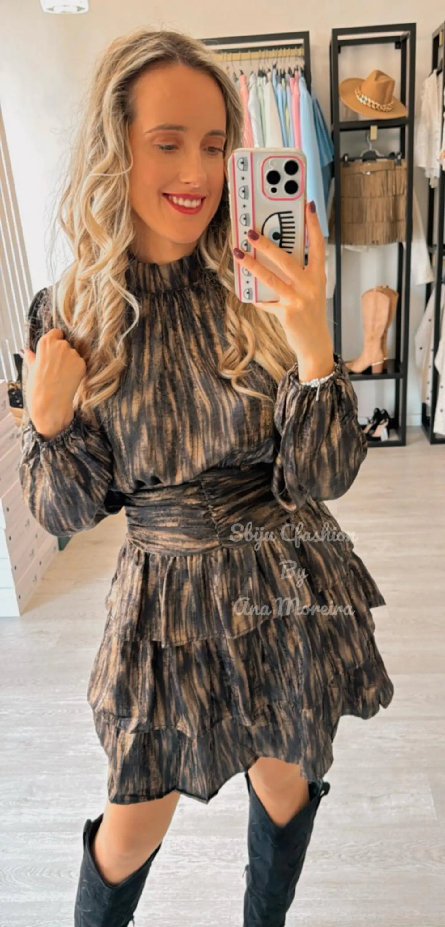 Vestido com Folhos Preto e Dourado 3