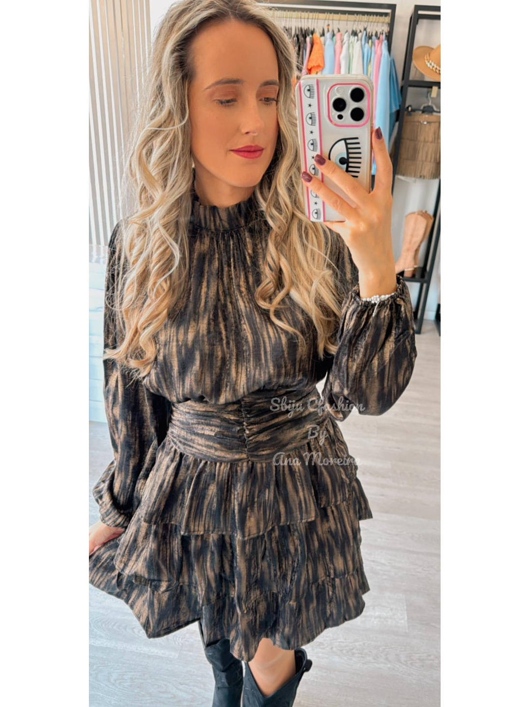 Vestido com Folhos Preto e Dourado 2