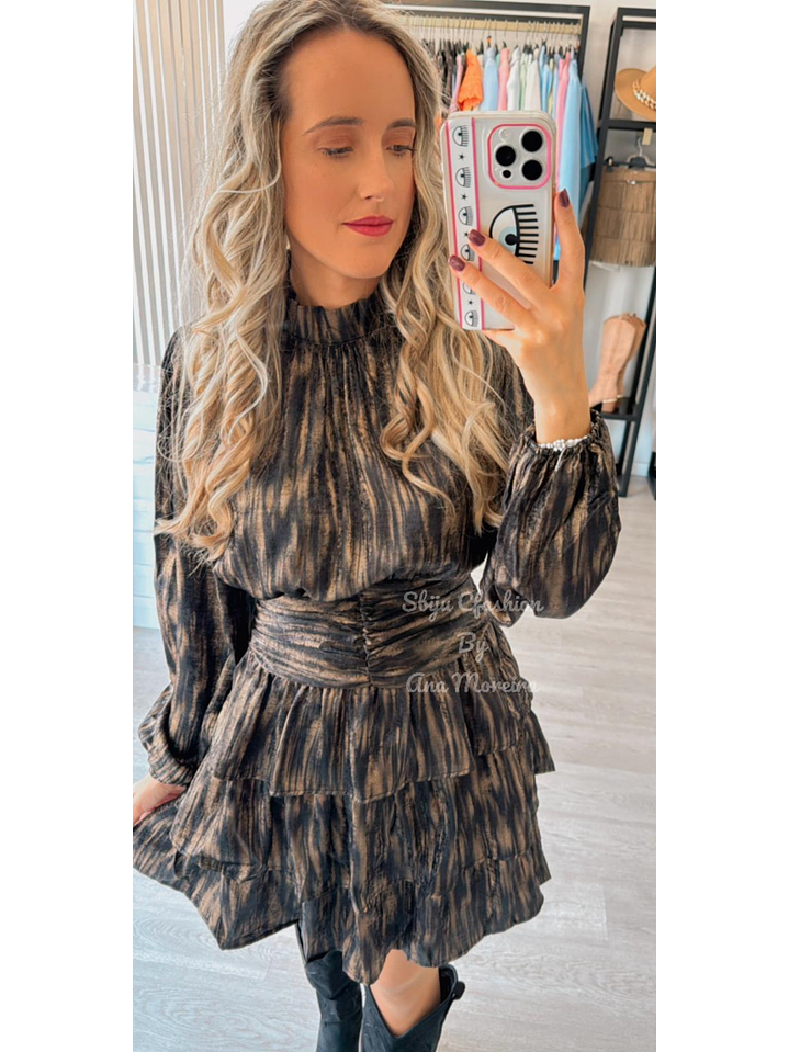 Vestido com Folhos Preto e Dourado 2