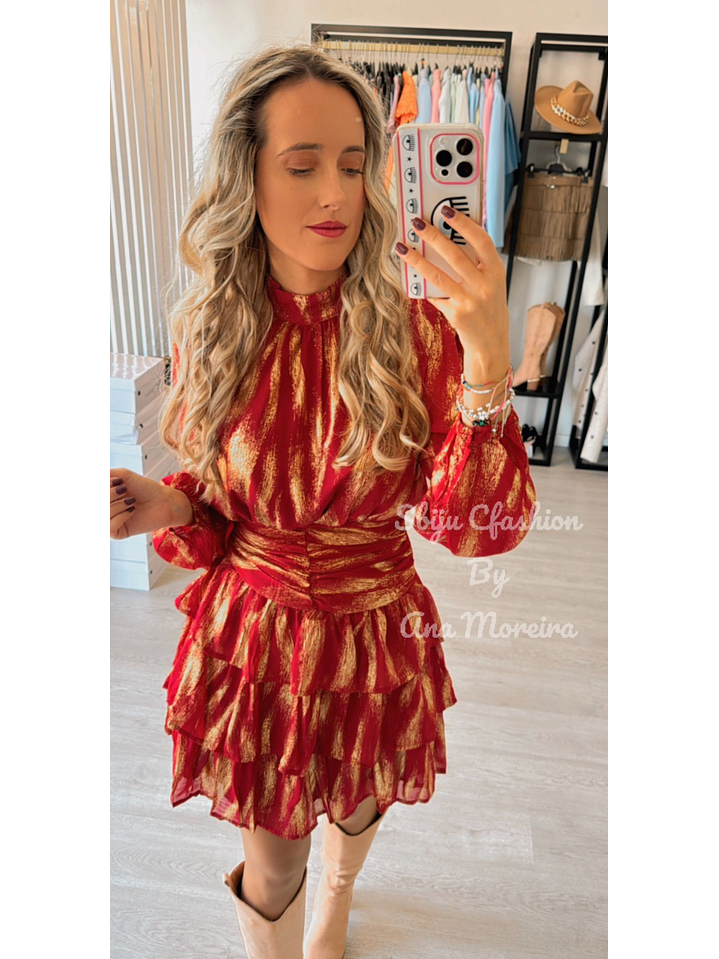 Vestido com Folhos e Detalhes Dourados 5