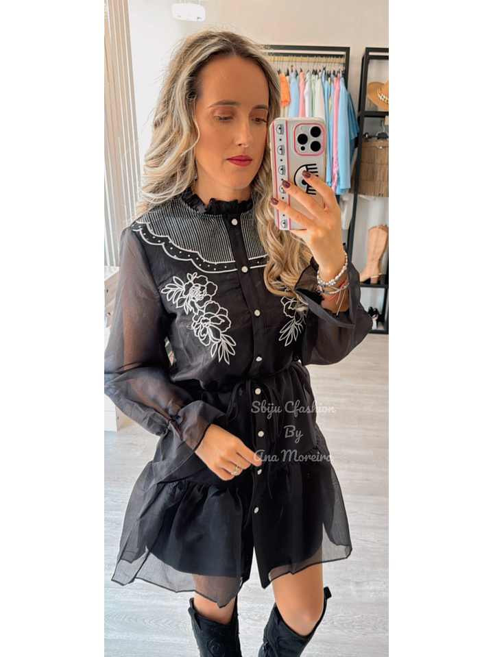 Vestido Preto com Detalhes em Branco 1