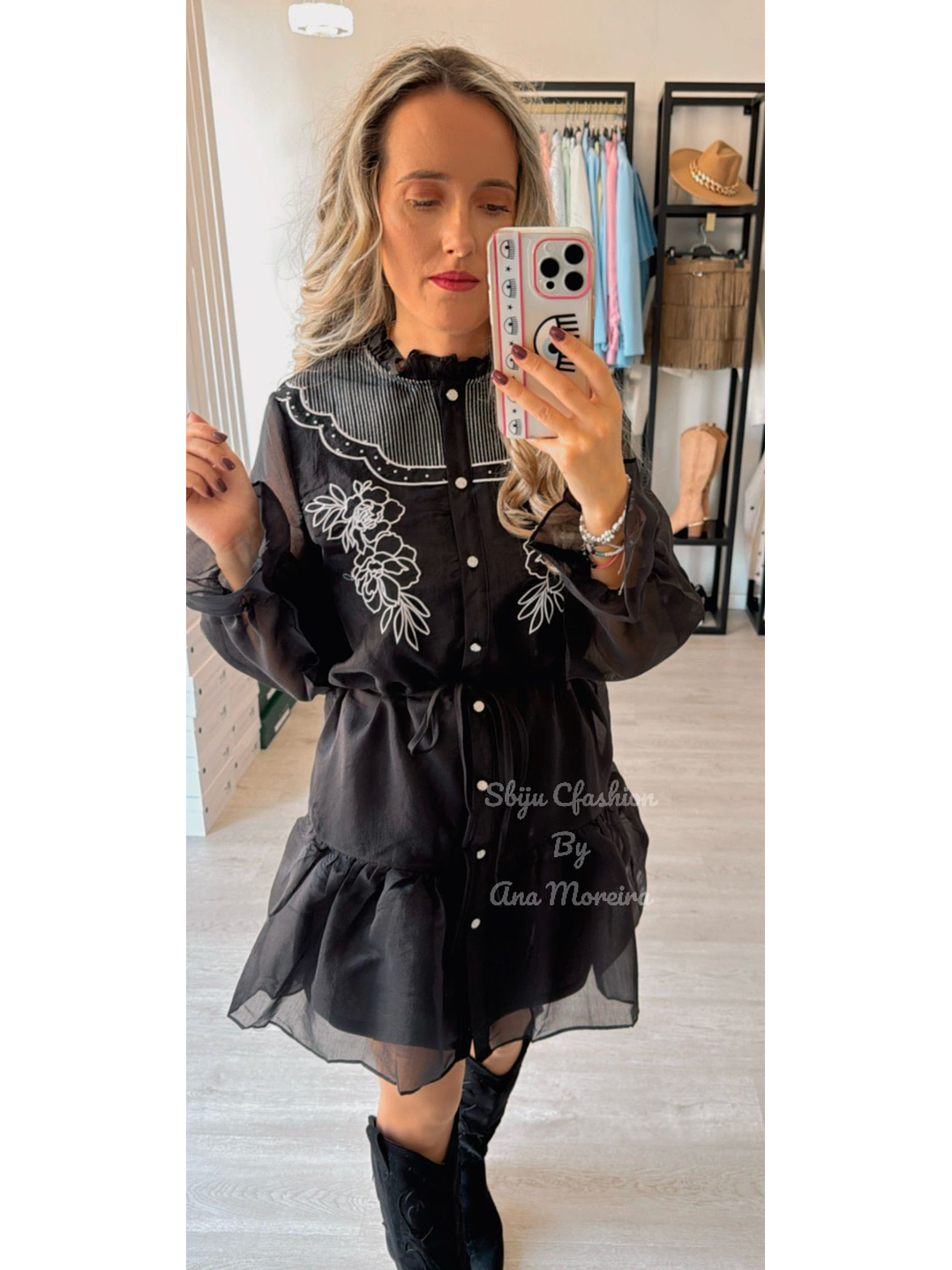 Vestido Preto com Detalhes em Branco 3