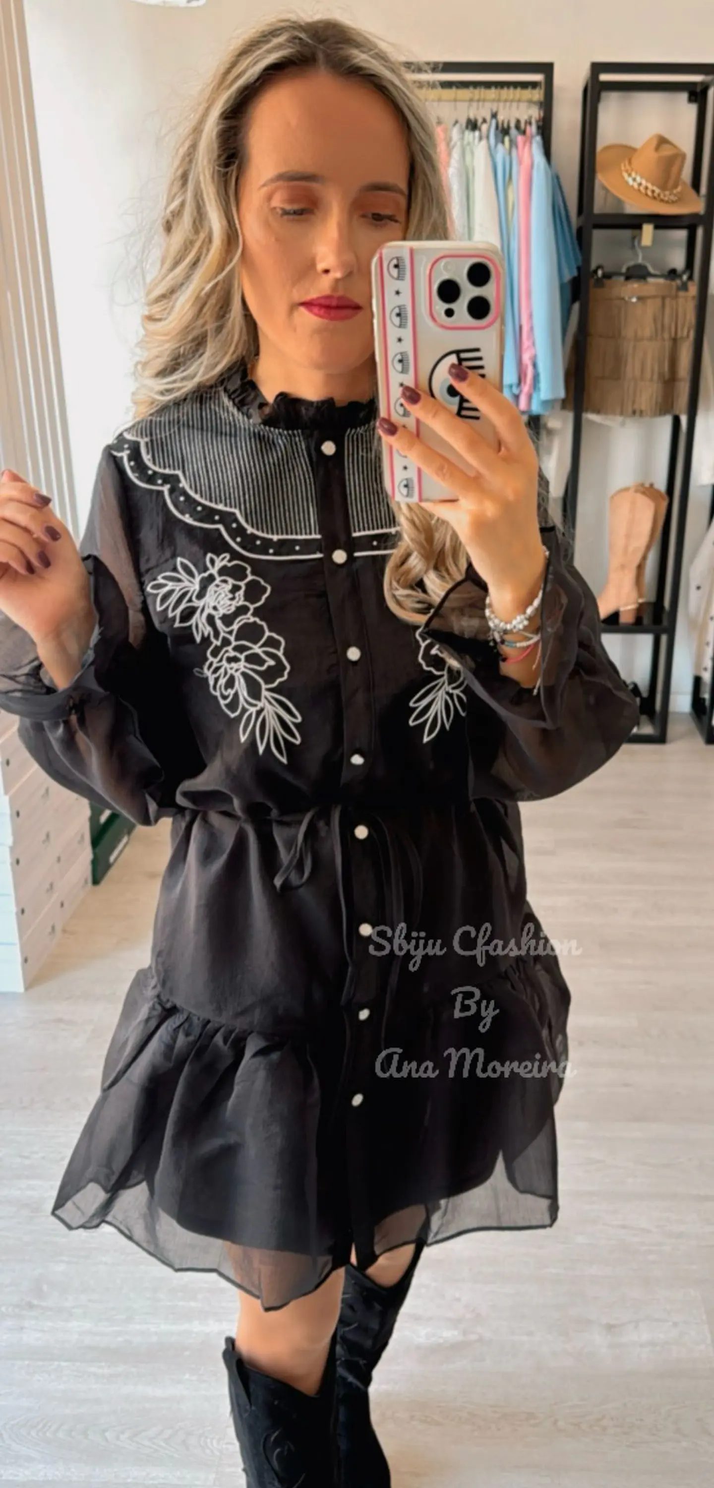 Vestido Preto com Detalhes em Branco 3