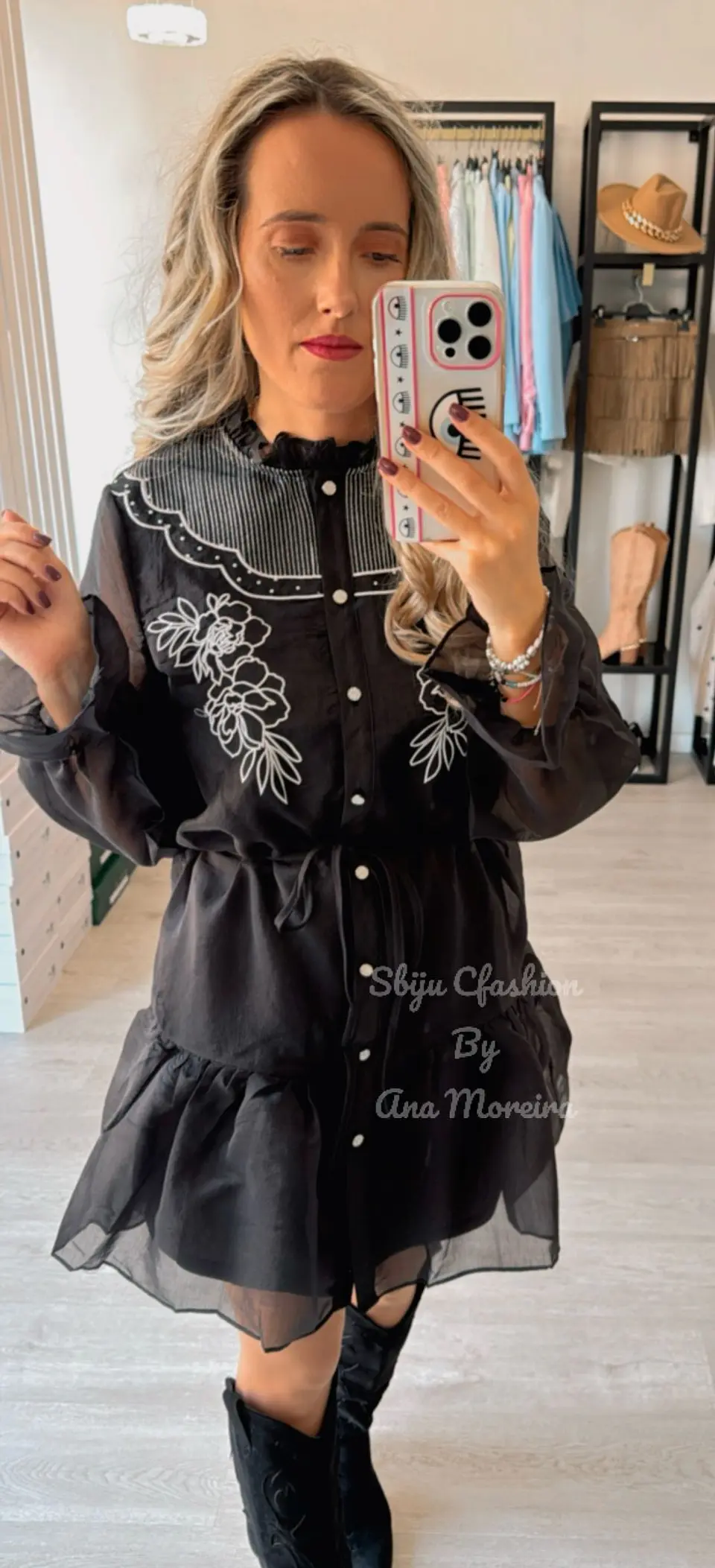 Vestido Preto com Detalhes em Branco 3