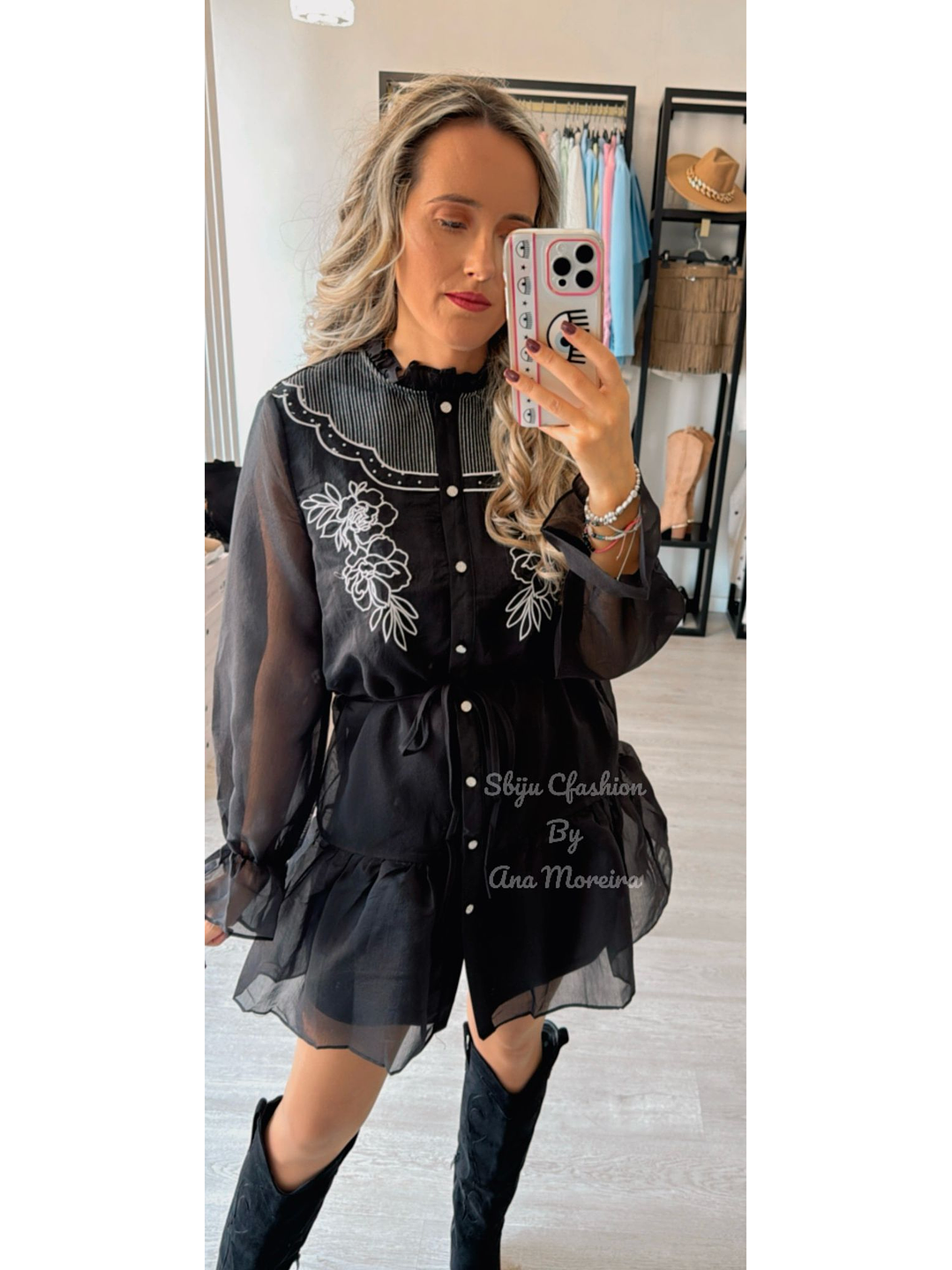 Vestido Preto com Detalhes em Branco 4