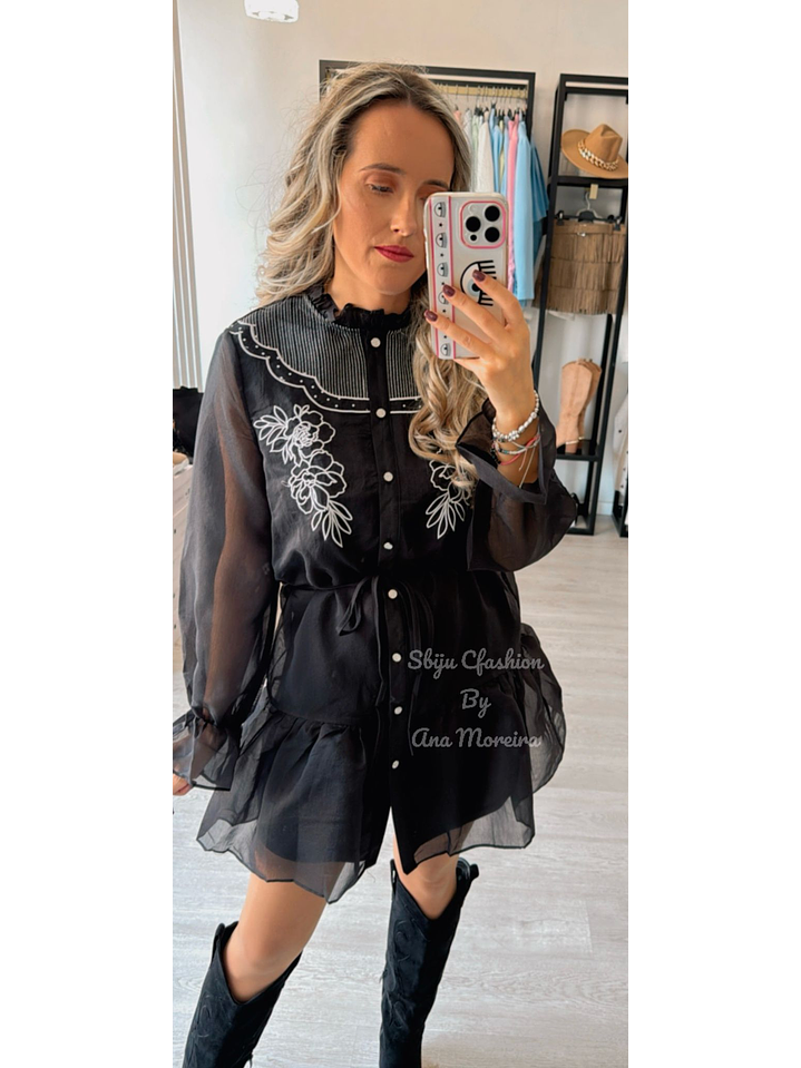 Vestido Preto com Detalhes em Branco 4