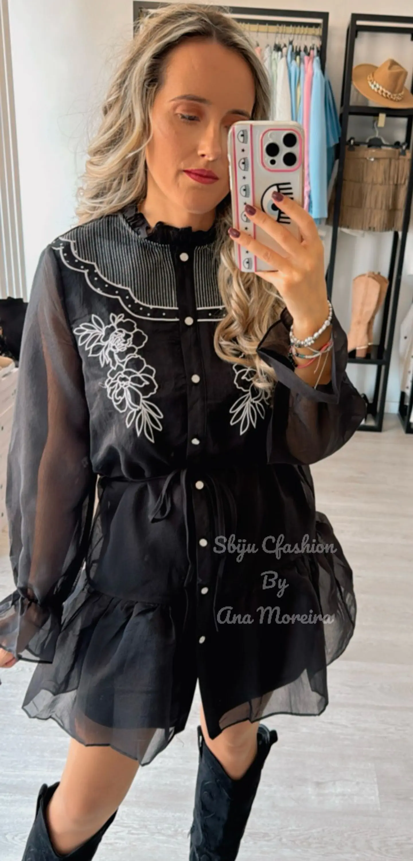 Vestido Preto com Detalhes em Branco 4