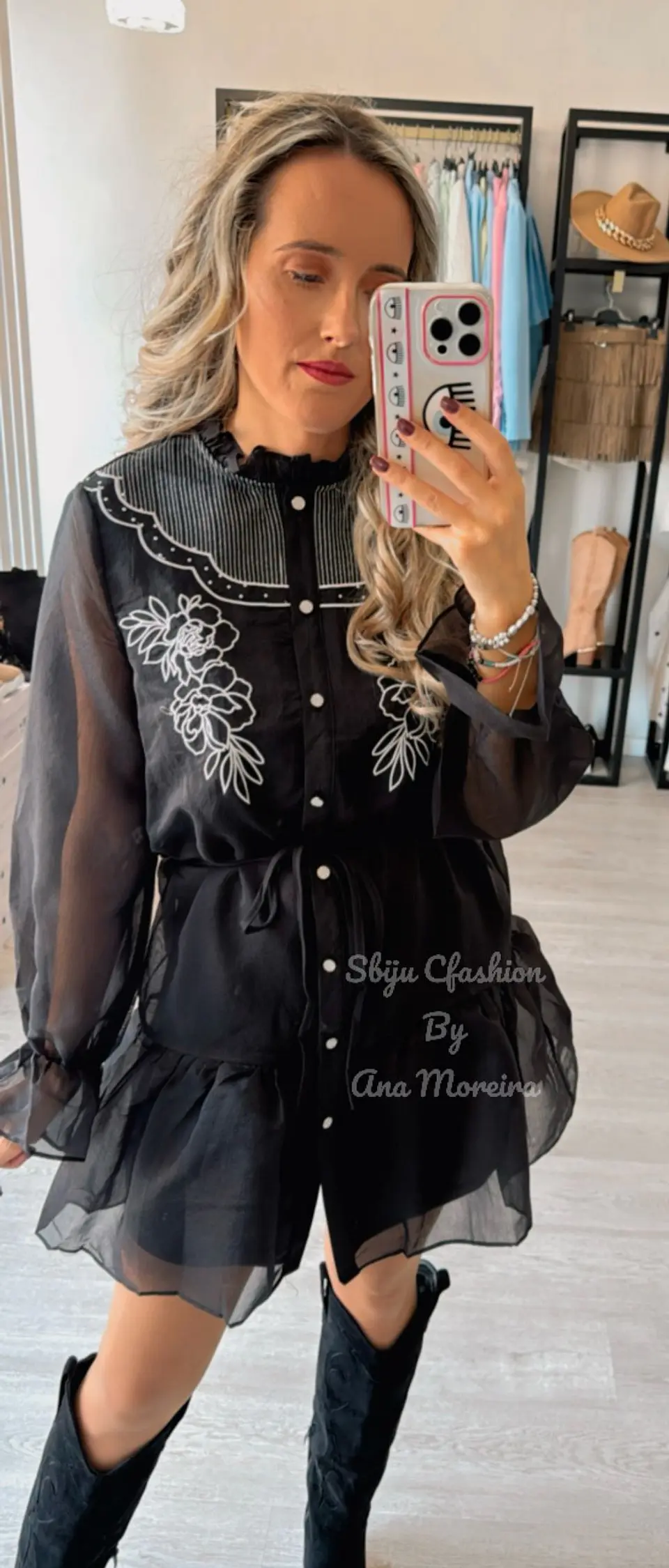 Vestido Preto com Detalhes em Branco 4