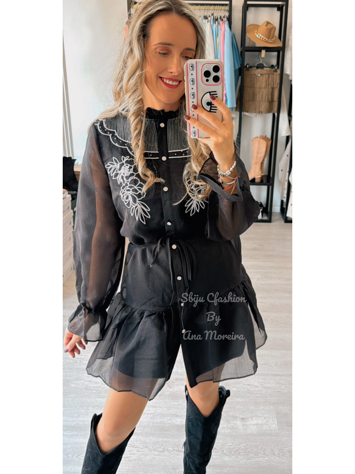 Vestido Preto com Detalhes em Branco 6