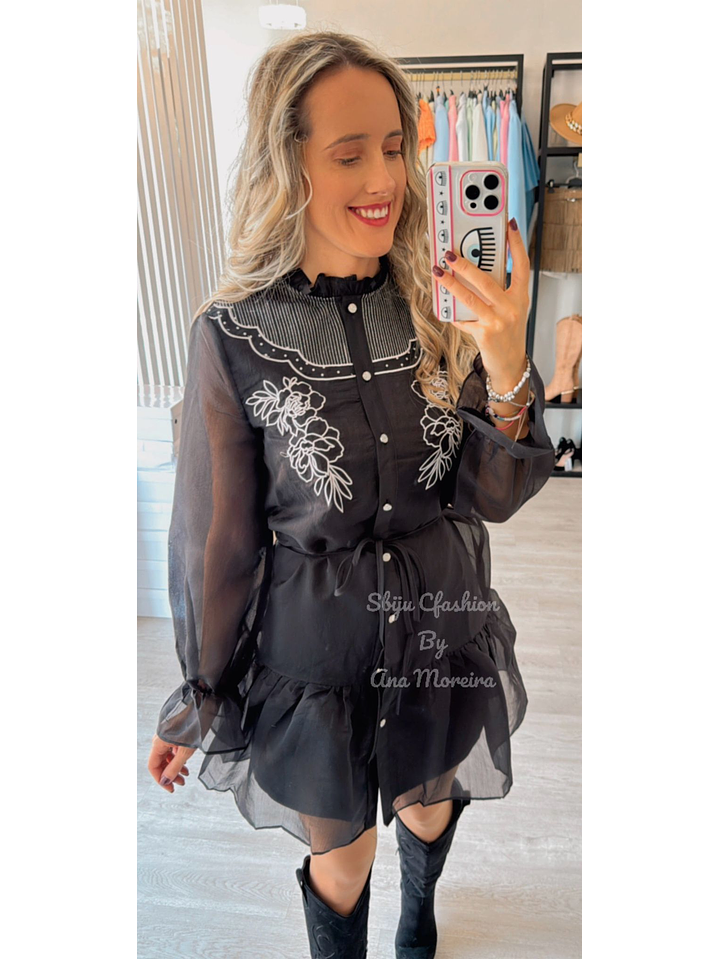 Vestido Preto com Detalhes em Branco 5