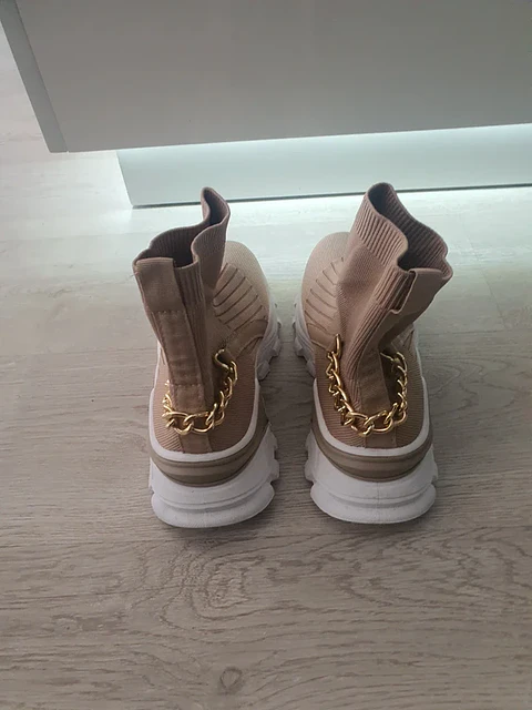 Sapatilhas em Tecido com Corrente Atrás