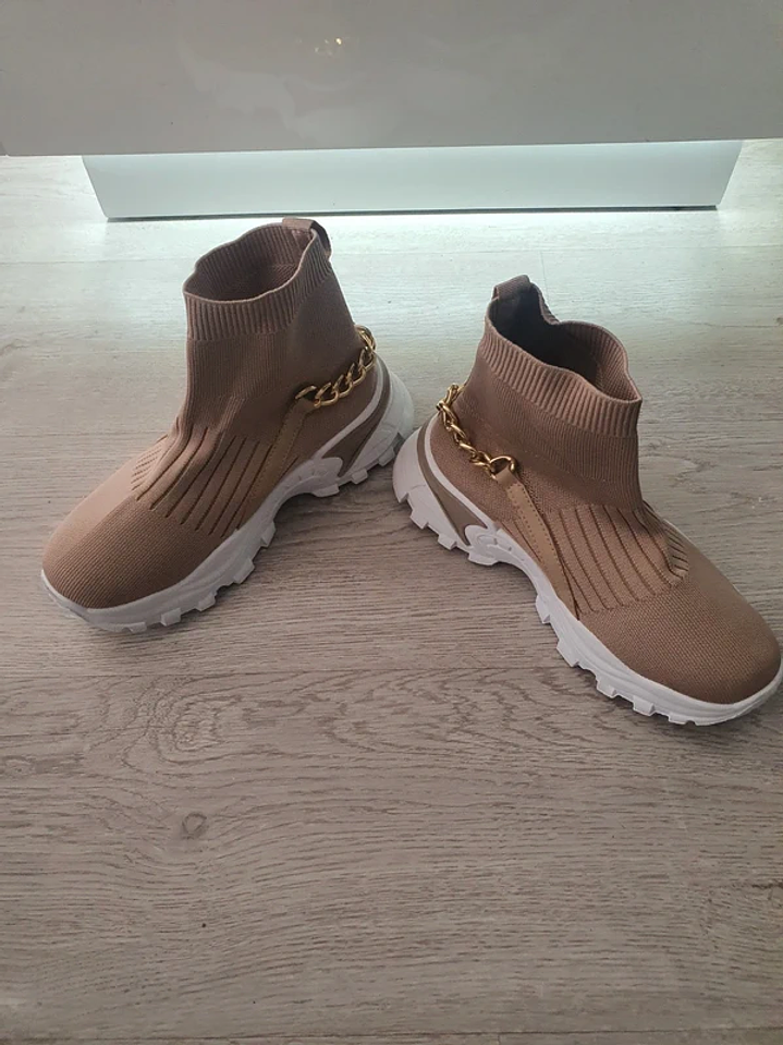 Sapatilhas de Cano Alto com Corrente Atrás 3