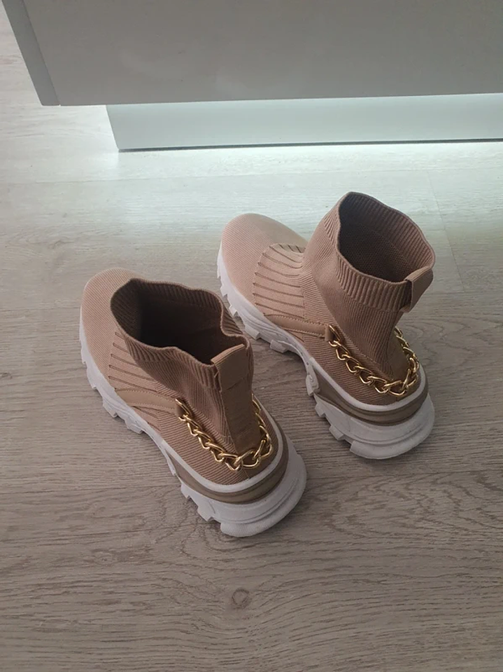 Sapatilhas de Cano Alto com Corrente Atrás 4