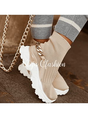 Sapatilhas em Tecido com Corrente Atrás