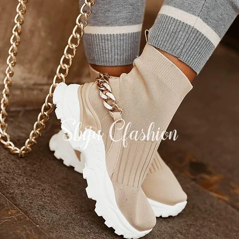 Sapatilhas em Tecido com Corrente Atrás