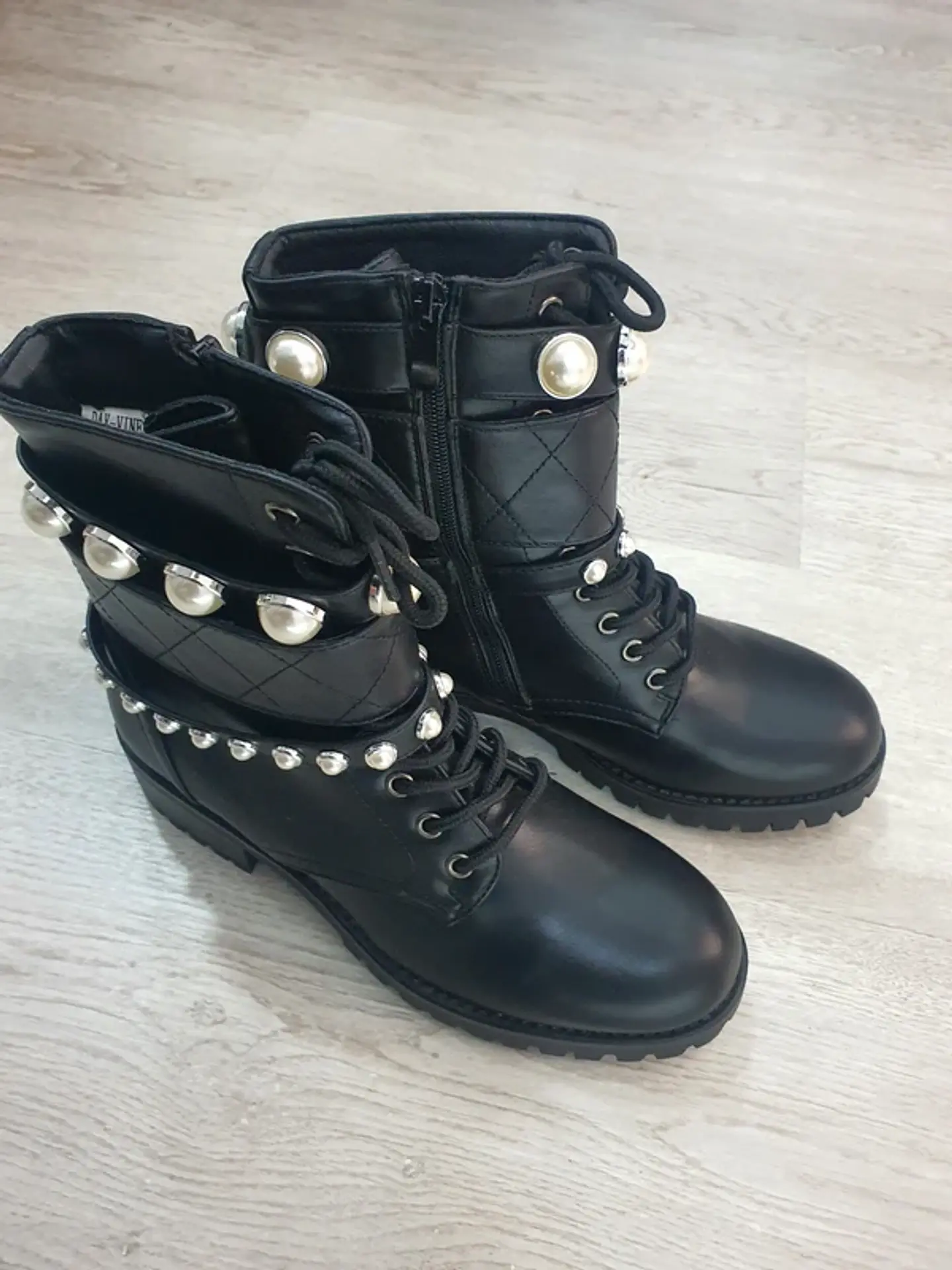 Bota Militar em Ecopele com Pérolas  2