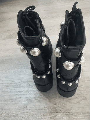 Bota Militar em Ecopele com Pérolas 