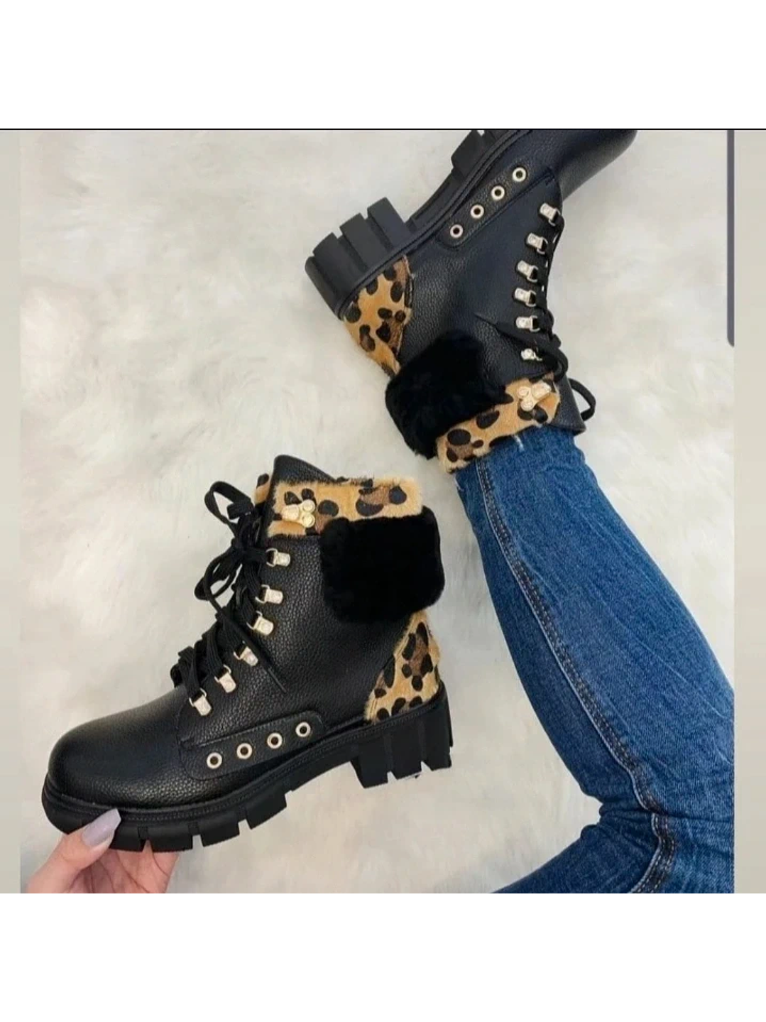 Bota em Ecopele com Detalhes em Pelo 1