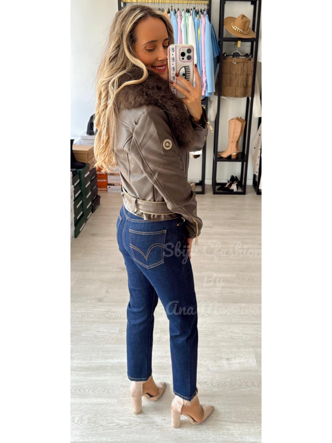 Casaca em Ecopele com Gola em Pelo Castanho 2