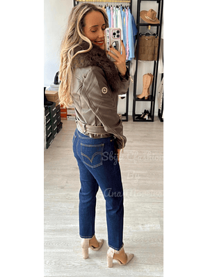 Casaca em Ecopele com Gola em Pelo Castanho