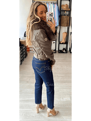 Casaca em Ecopele com Gola em Pelo Castanho