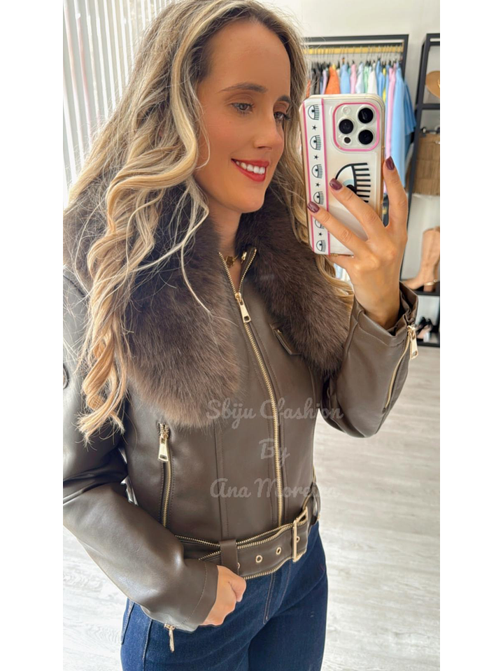 Casaca em Ecopele com Gola em Pelo Castanho 7