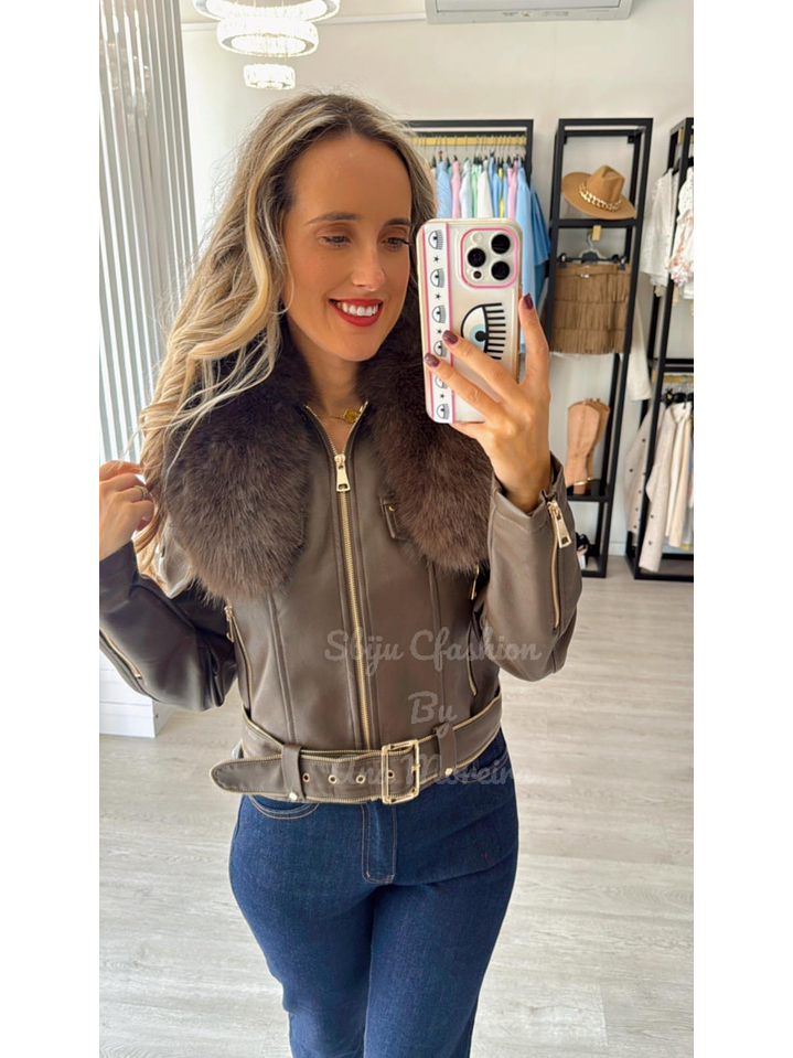 Casaca em Ecopele com Gola em Pelo Castanho 3