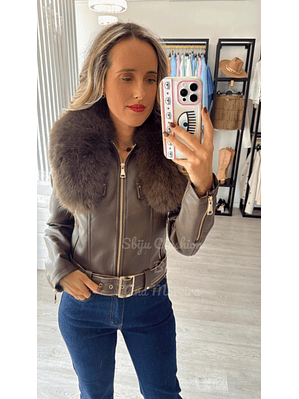 Casaca em Ecopele com Gola em Pelo Castanho