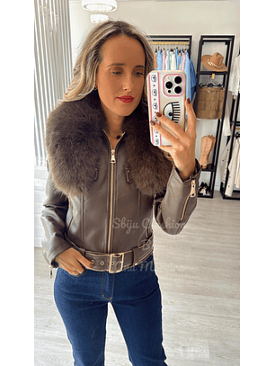 Casaca em Ecopele com Gola em Pelo Castanho