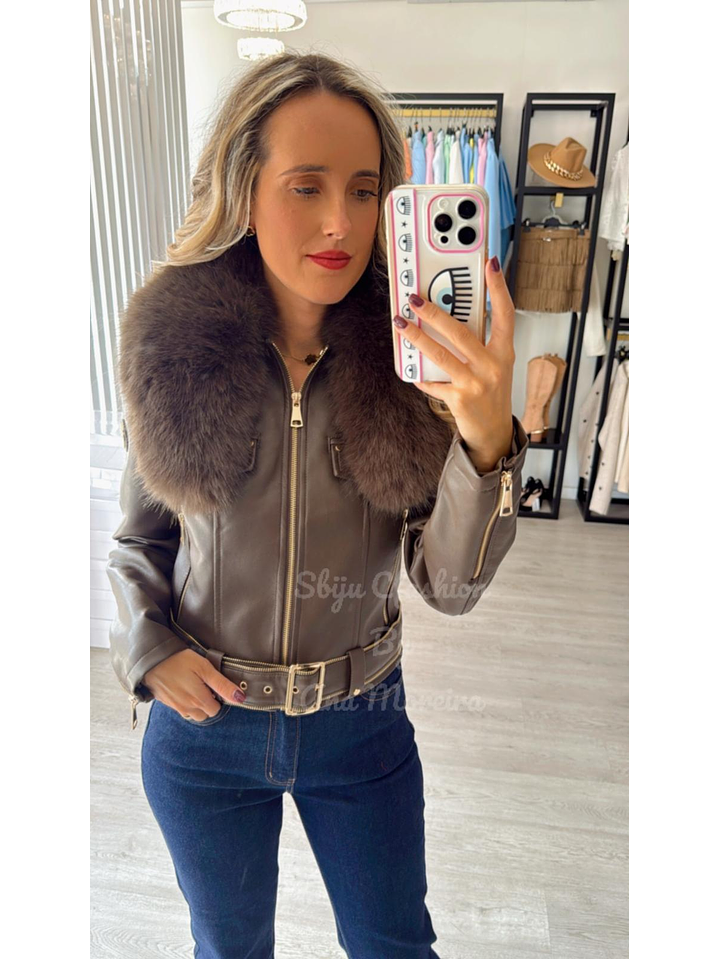 Casaca em Ecopele com Gola em Pelo Castanho 1