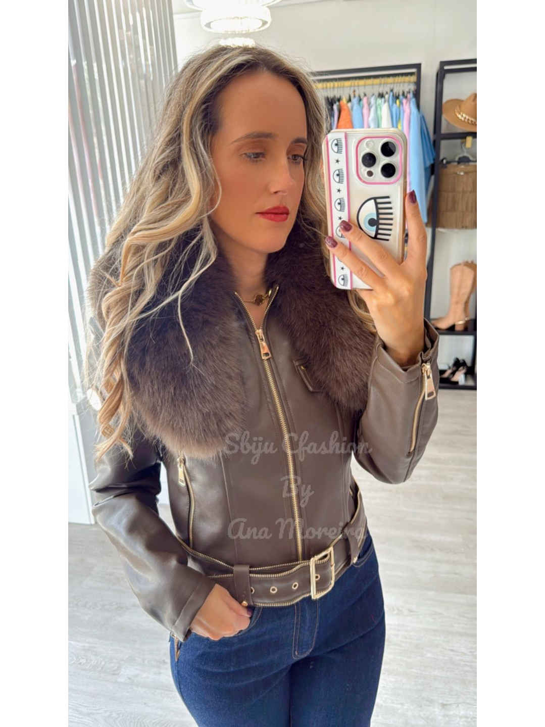 Casaca em Ecopele com Gola em Pelo Castanho 9