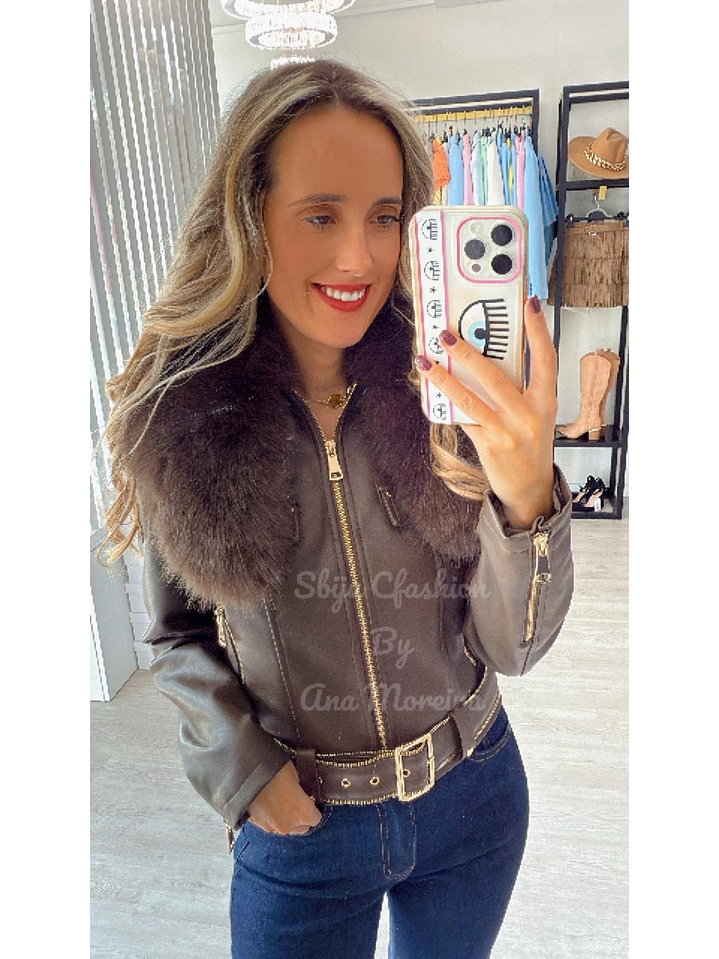 Casaca em Ecopele com Gola em Pelo Castanho 10