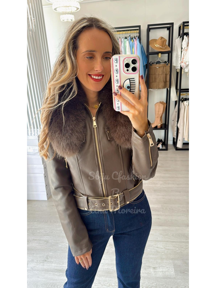 Casaca em Ecopele com Gola em Pelo Castanho 5