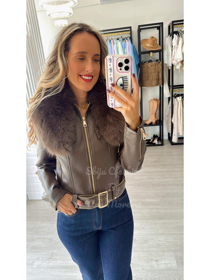 Casaca em Ecopele com Gola em Pelo Castanho 4