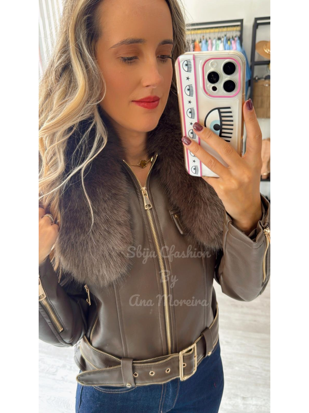 Casaca em Ecopele com Gola em Pelo Castanho 12