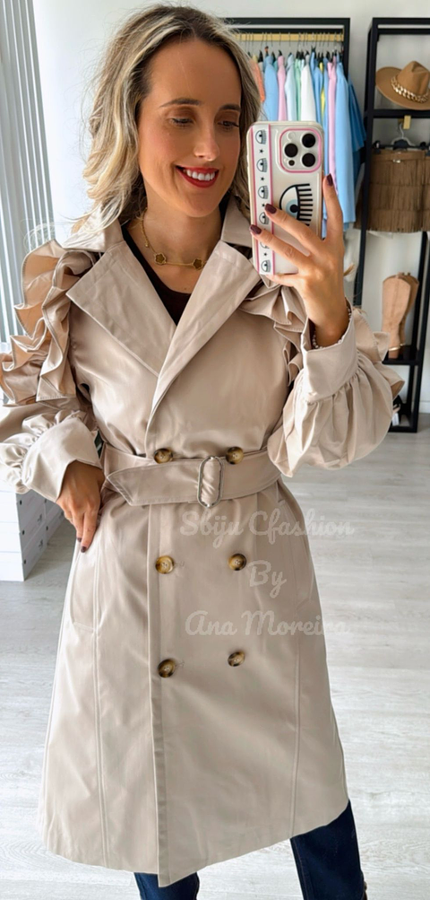 Gabardina com Folhos nas Mangas