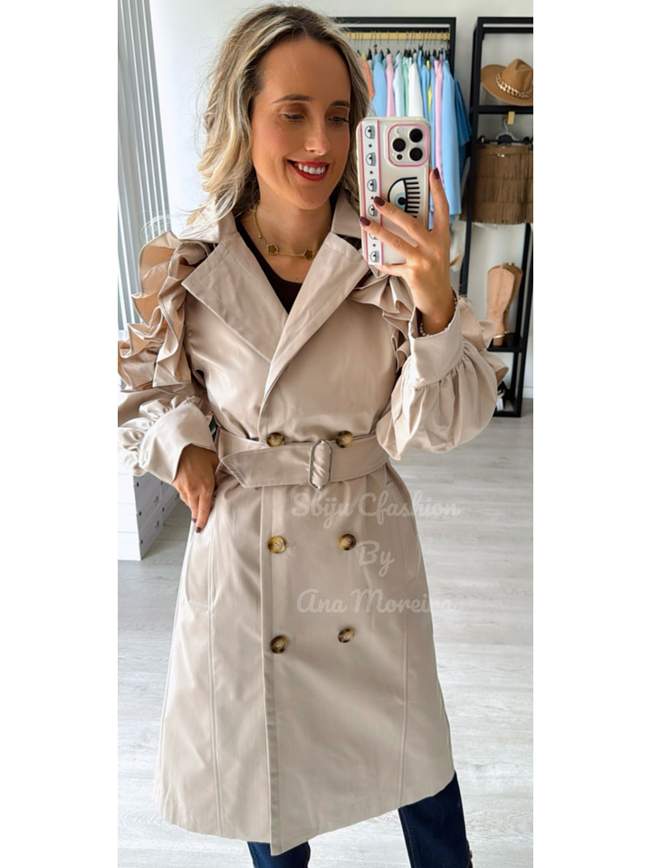 Gabardina com Folhos nas Mangas 1