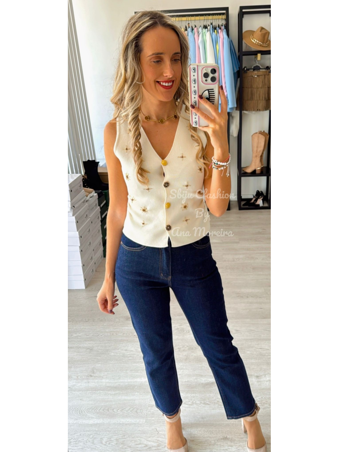 Colete em Malha com Detalhes Dourados 1