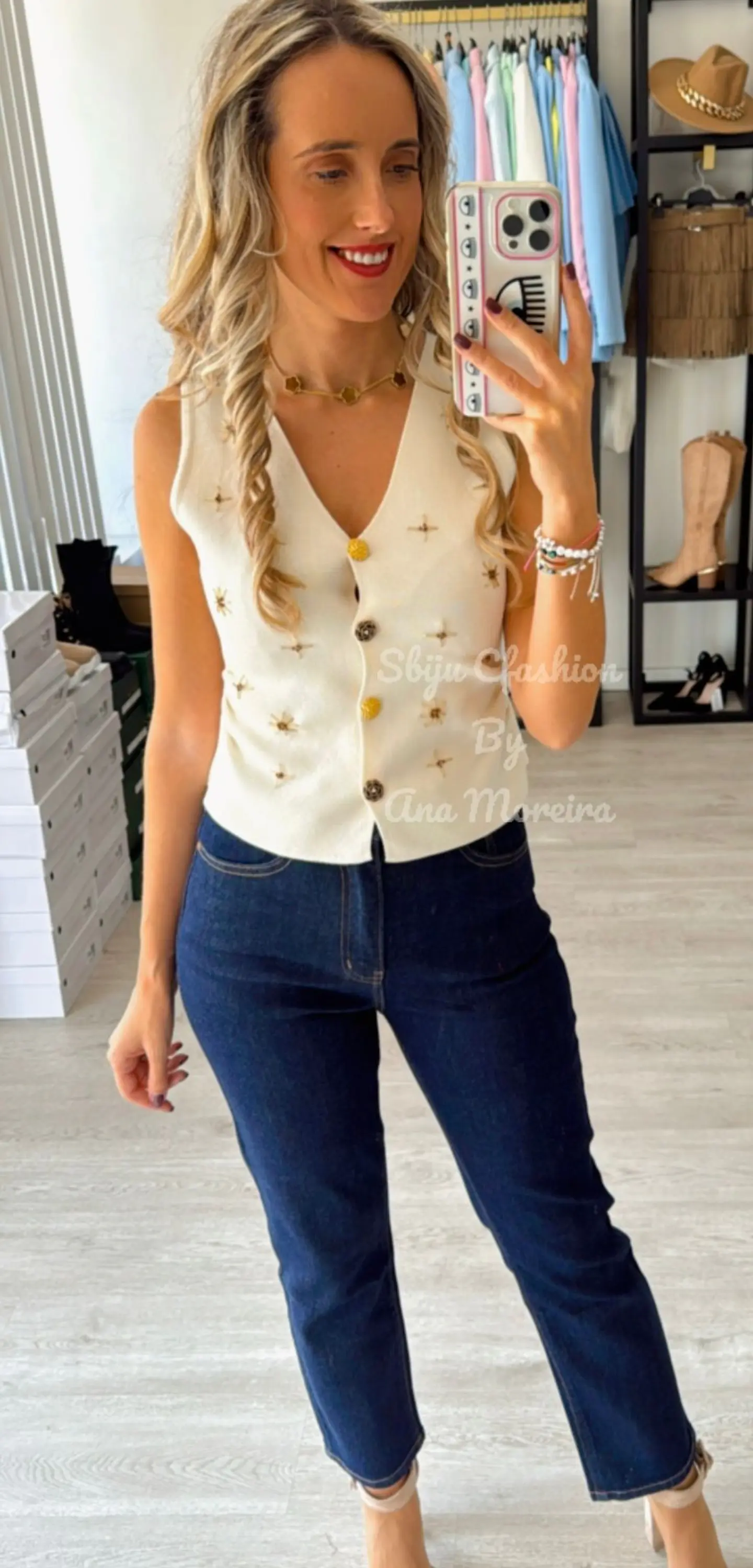 Colete em Malha com Detalhes Dourados 1