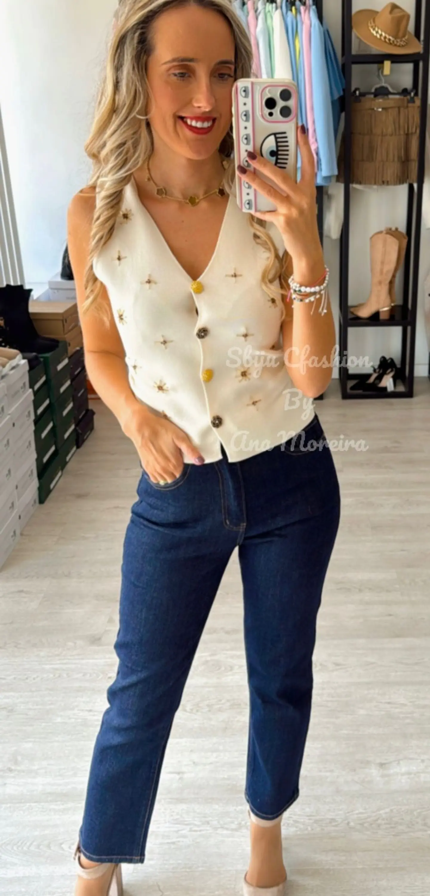 Colete em Malha com Detalhes Dourados 2