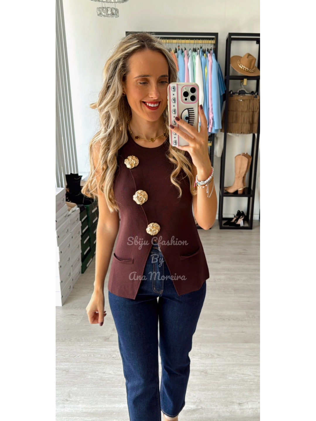 Colete em Malha com Botões Grandes Dourados 1