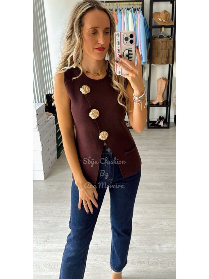 Colete em Malha com Botões Grandes Dourados 5