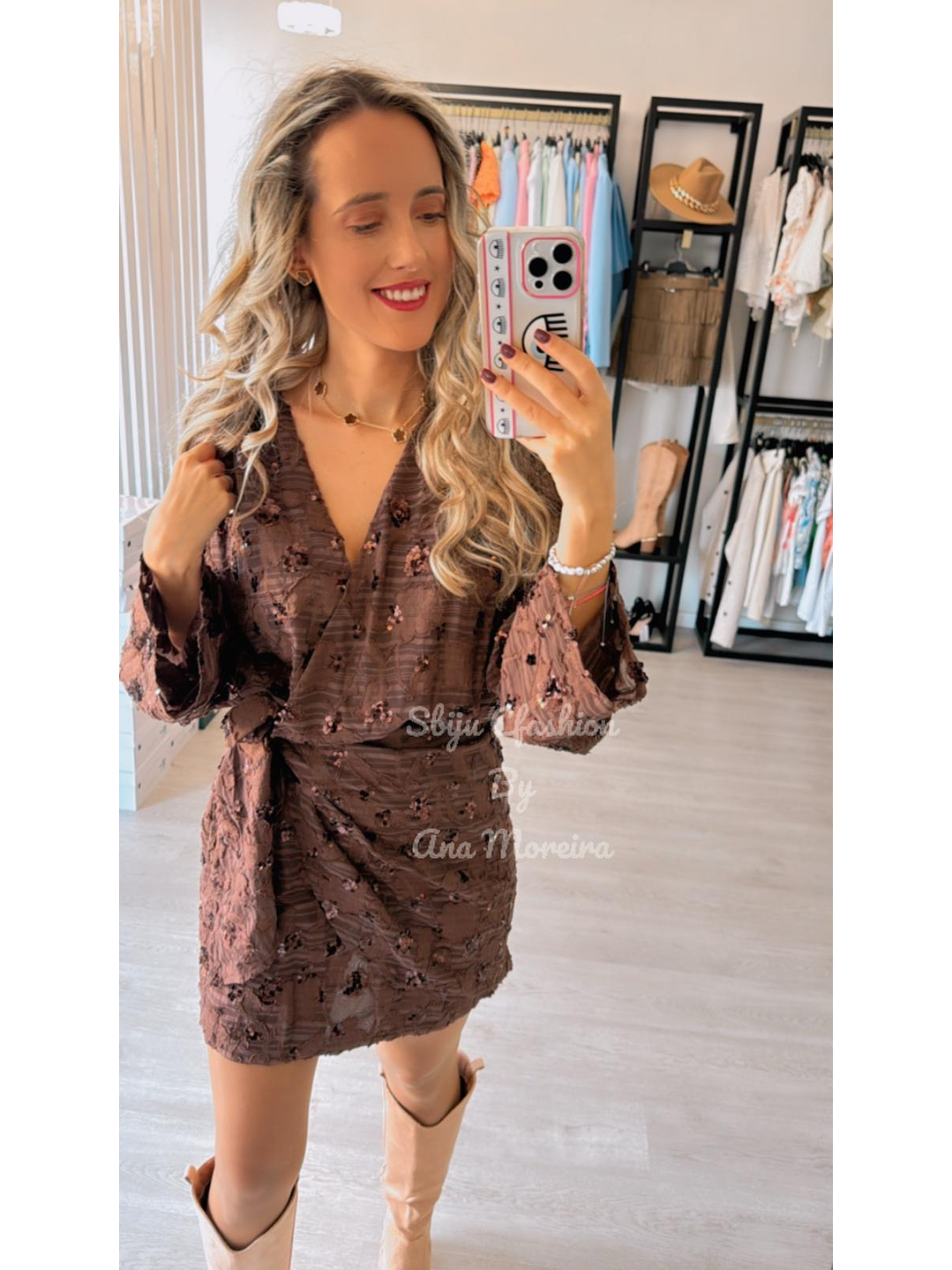 Vestido Castanho com Detalhes Brilhantes 3