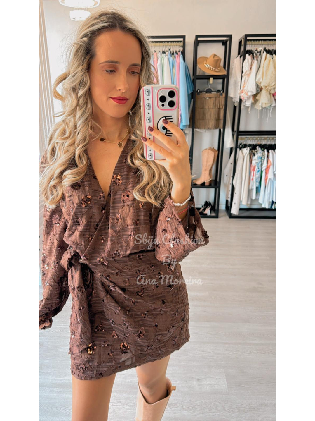 Vestido Castanho com Detalhes Brilhantes 1