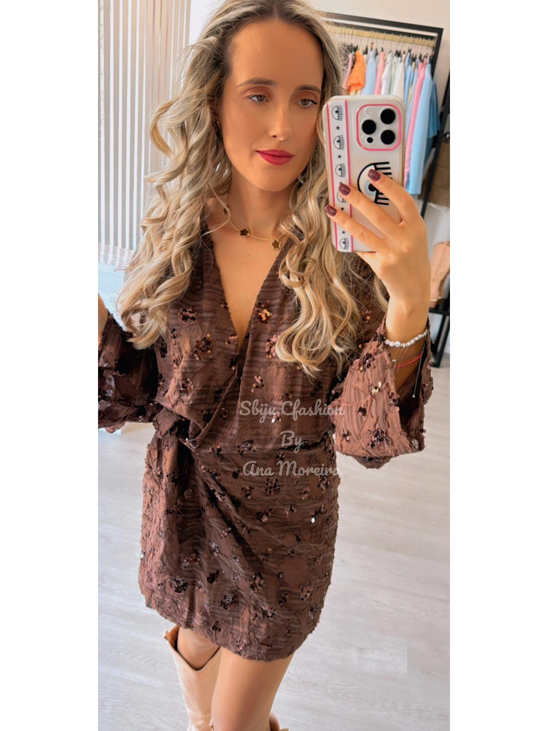 Vestido Castanho com Detalhes Brilhantes 8