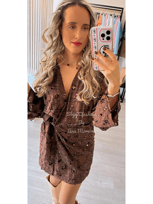 Vestido Castanho com Detalhes Brilhantes
