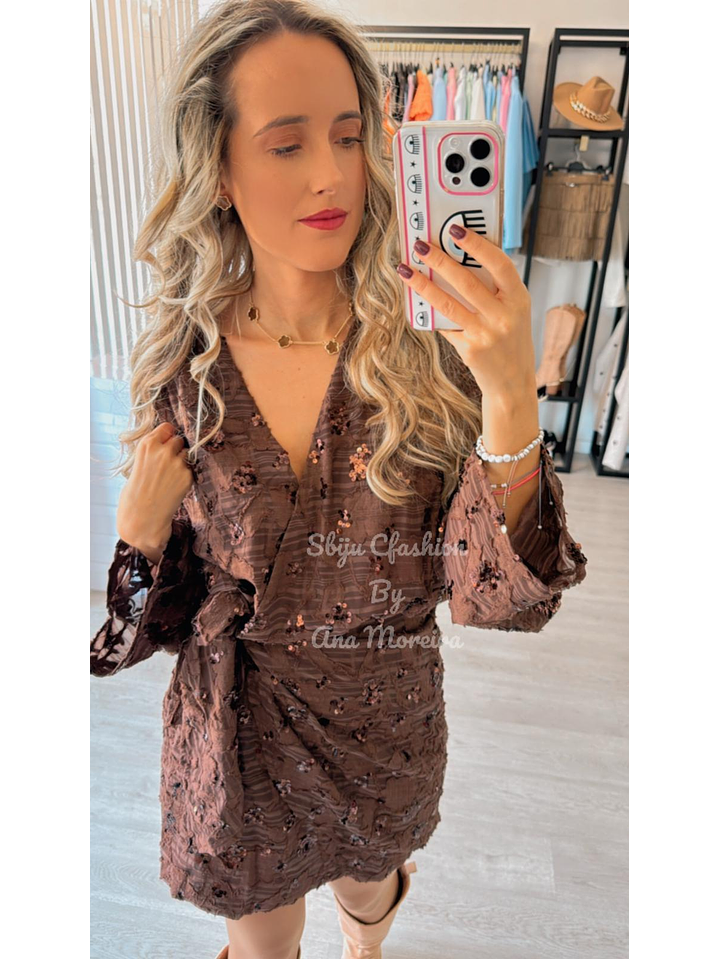 Vestido Castanho com Detalhes Brilhantes 9