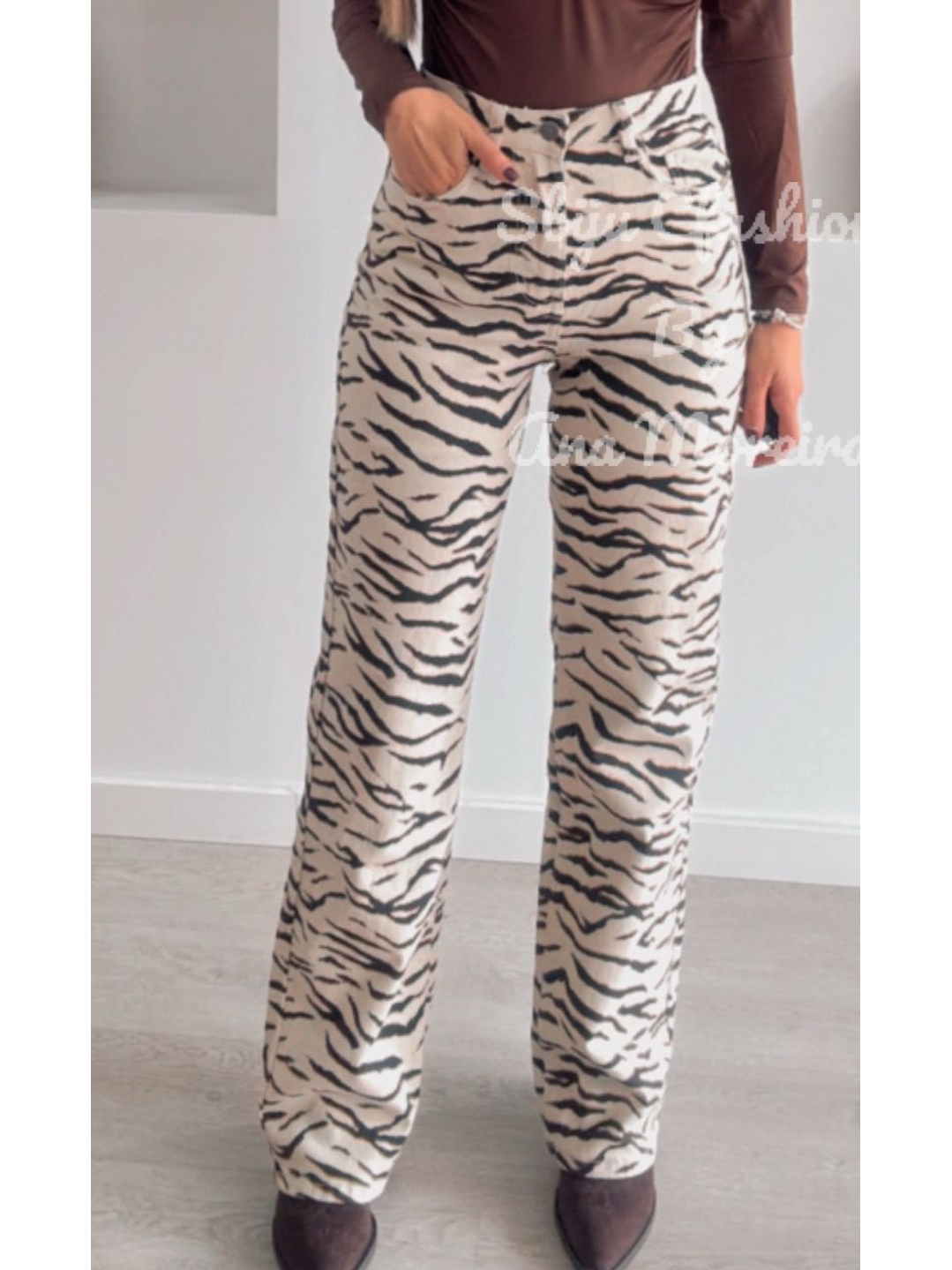 Calça de Ganga Bege com Estampa Redial 4