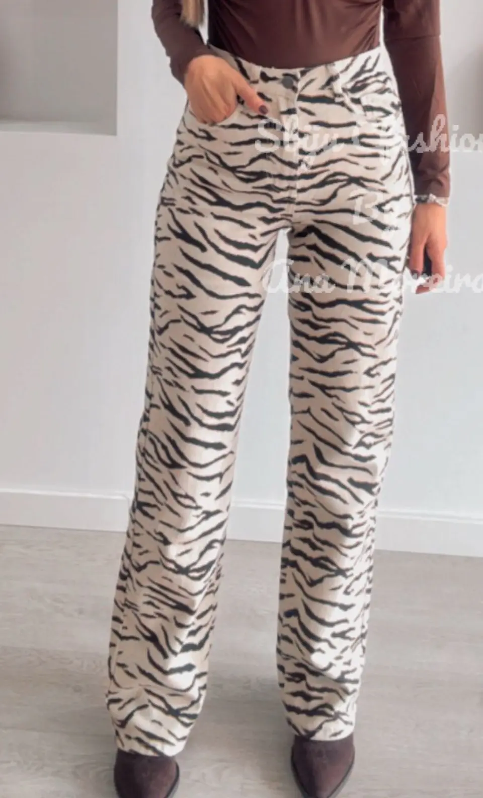 Calça de Ganga Bege com Estampa Redial 4